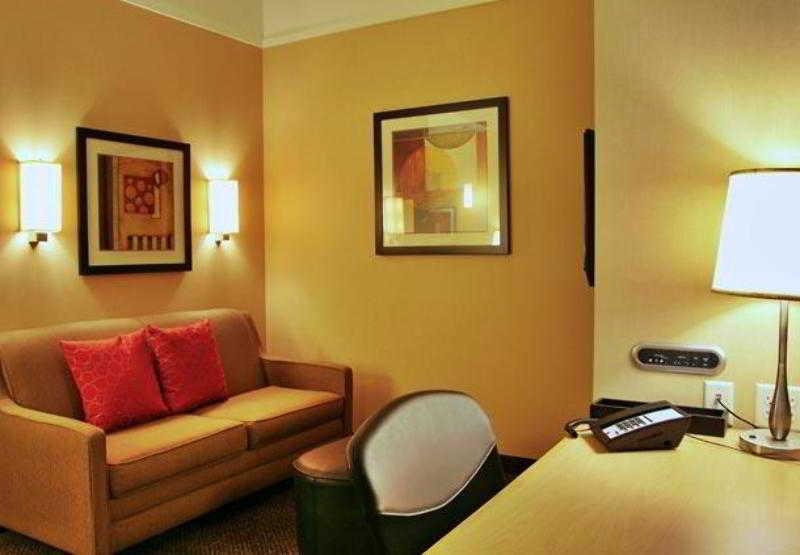 Springhill Suites By Marriott Pueblo Downtown Esterno foto